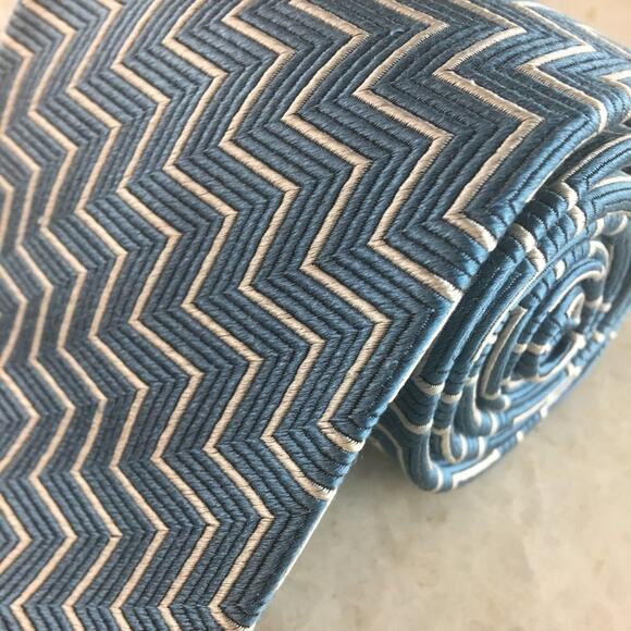 HUGO BOSS SILK TIE - Picture 10 of 10